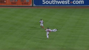 BOS@BAL: Betts lays out for a great diving catch