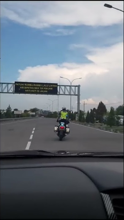VIRAL POLISI PANDAAN MANTAP JAGO DALAM PENGAWALAN GERBAG TOL PANDAAN