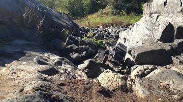 1.9 FJ 40 Wroncho on the rock