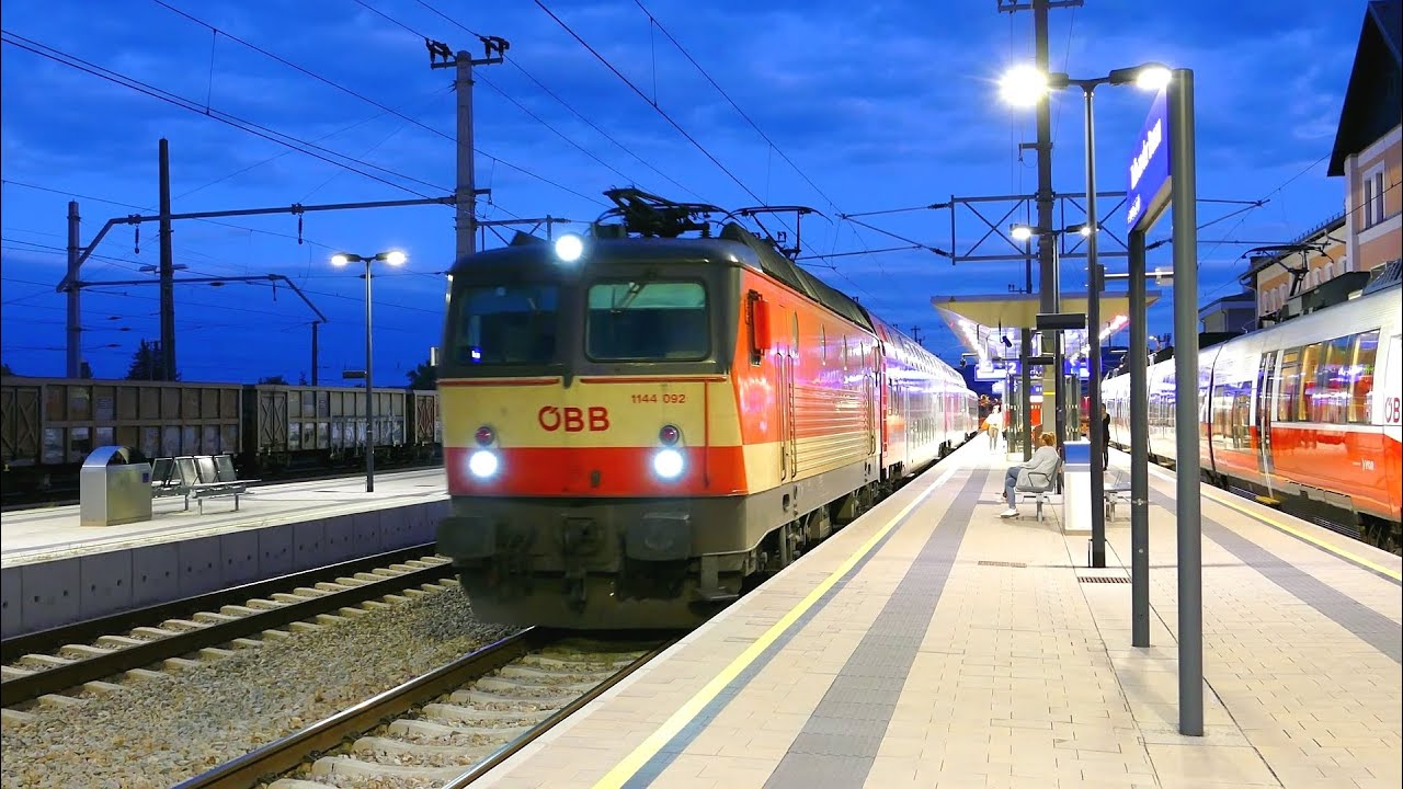 ÖBB 1144 092 am REX 41, 2130 zur blauen Stunde in Tulln (4K)