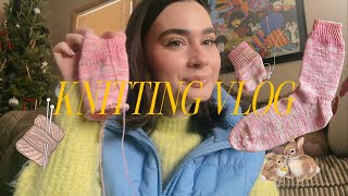 KNITTING VLOG | Adventures in sock knitting + cozy christmas knits