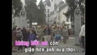 Video thumbnail of "Bóng Nhỏ Giáo Đường - Ngọc Lan"