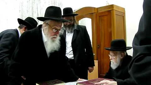 Meeting between Rabbi Elyashiv and Rabbi Azriel Au...