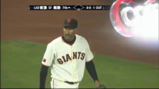 2009 Giants: Randy Winn makes a running catch, gets 1st out of inning vs Dodgers (8.11.09)