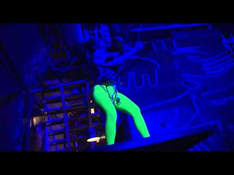 ახალი ვენიუ მუშტაედის ბაღში და სახიფათო პერფორმანსი ჰაერში