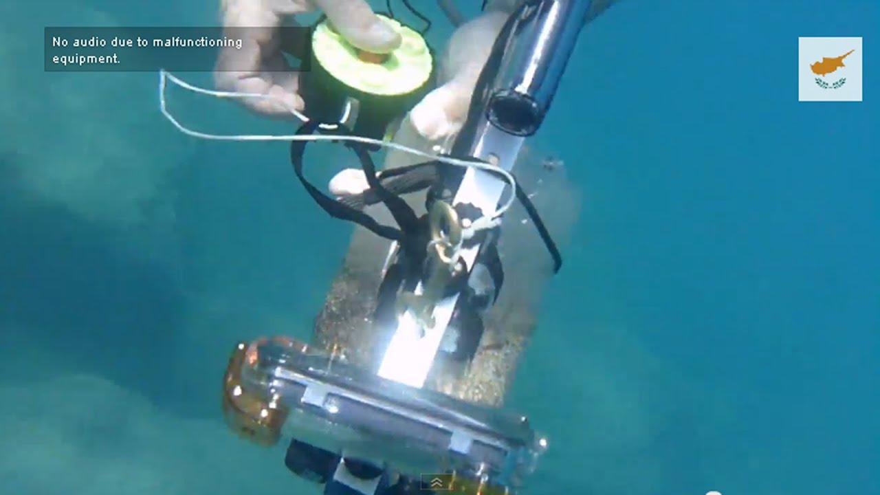 Homemade Underwater Camera Mount. Sony HDRAS15 iPhone 3 Vivitar 695 HD