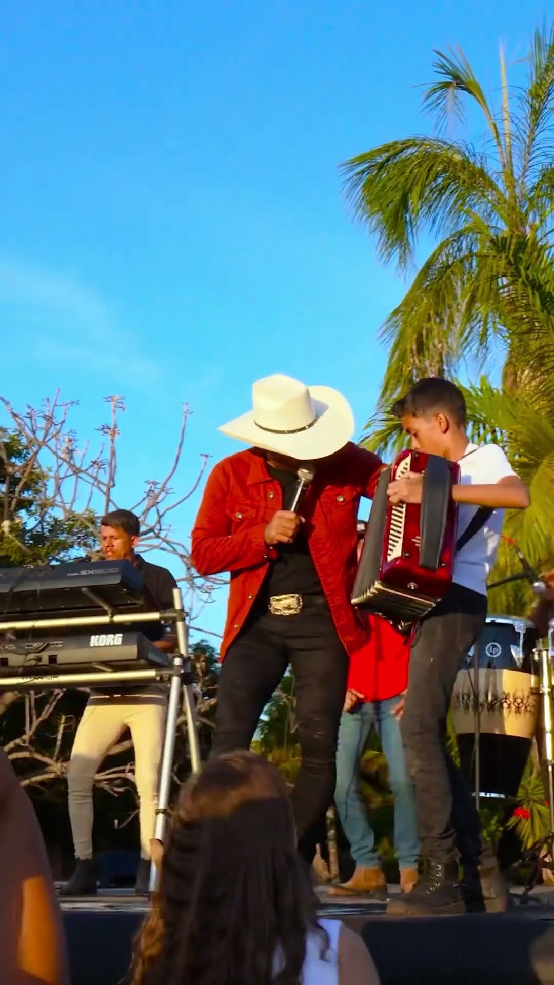 Estourado com a música forró do meu Goiás leãozinho vem destacando pelo #boanoiteee