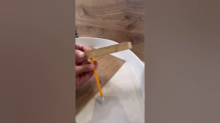 How To Cut Laminate Wood Flooring To Curved Wall #diy #howto #flooring #shorts