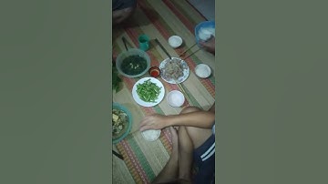 Bữa cơm tối đạm bạc của anh em công nhân lao động