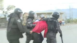 Siete arrestados tras enfrentamientos entre comunarios y la Policía en Cochabamba