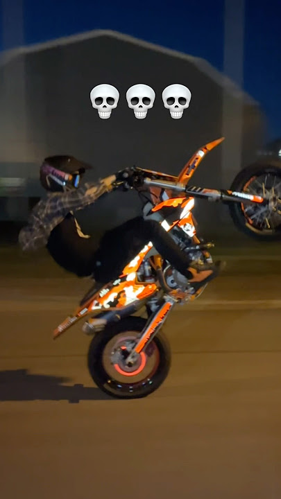 DW, He’s a professional👀 #motorcycle #motorcyclestunts #wheelie #supermoto #stunts