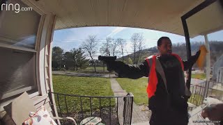 VIDEO | Fake delivery worker tries to rob home in Connecticut