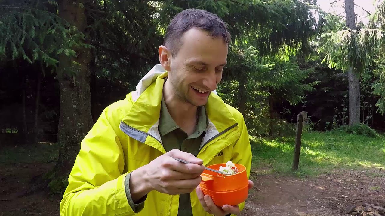 Туристы питаются сублимированными продуктами | Еда в поход - YouTube