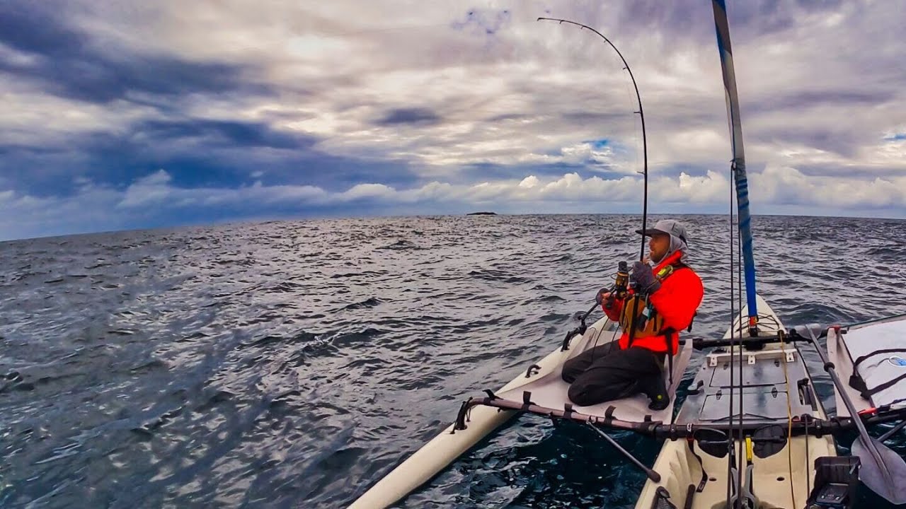 Sailing with whales. WAHOO hunt continues! // Hobie Tandem Adventure Island Fishing