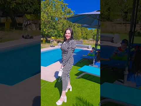 نزيهة مثال للمرأة القوية