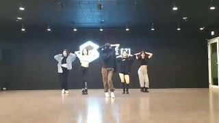 Jiyeon dance Take A Hike