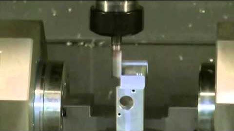 Workpiece on 4 sides milled into 1 clamping with Unversal robot UR10 supported loading