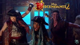 Meet the News Villain Kids | Descendants 2