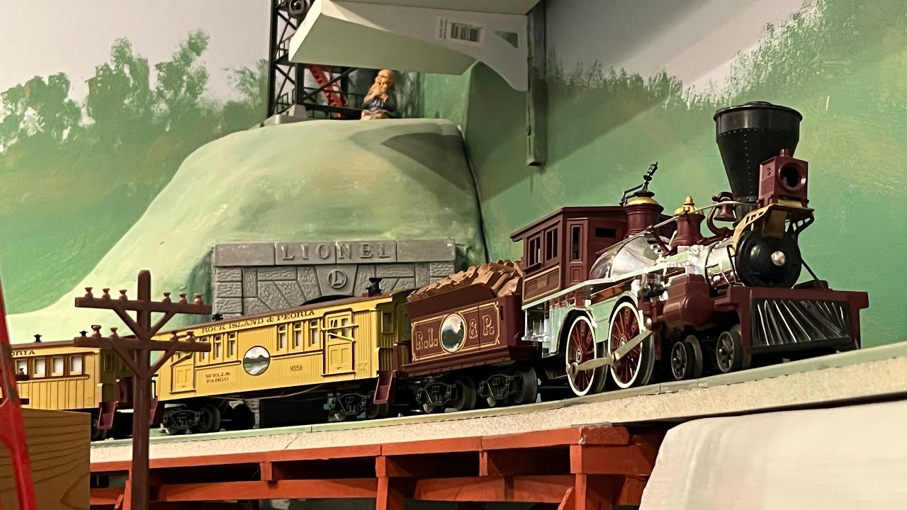 This Set Is Very Eye-Catching | Lionel Rock Island & Peoria Set Review