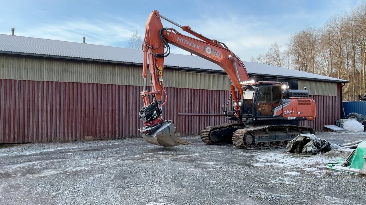 K Hitachi ZX210 LC -3 - 2007 - BAS World - YouTube
