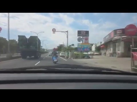 Видео: Пьяный непредсказуемый  скутерист!!! (Drunk Moped Driver)