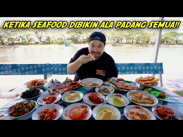 NEX MAKAN LESEHAN SEMEJA PENUH DI WARUNG TEPI SUNGAI class=