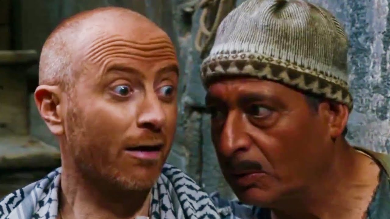 النمس عامل فيا زعيم الدرويش و عم يوزع مصاري للناس مشكلس أمورو نمس بيك ...