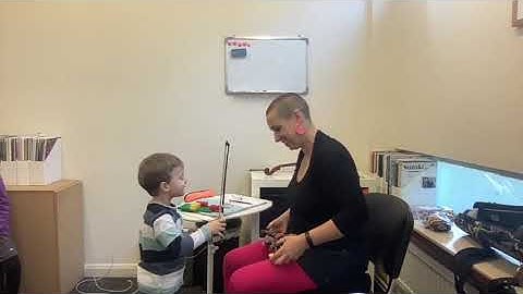 Beginner Suzuki violin lesson with Kate Conway at Suzuki Hub, 20.10.22