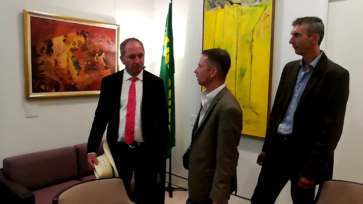 Barnaby Joyce talks fire ants with Dr Robert Pucke...