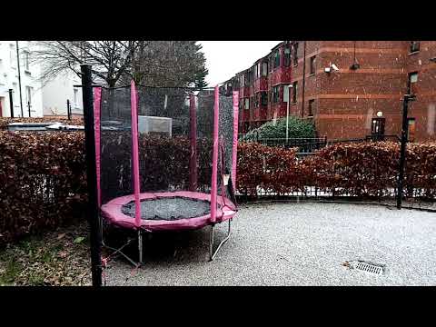 Light snow showers quickly turns into heavy snowfall || Glasgow || Scotland