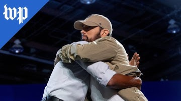 Obama raps Eminem lyrics at Detroit rally