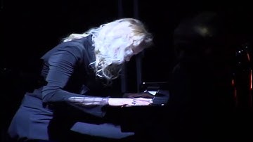 Värähtelyä! An Audiovisual Performance at Kiasma Theatre in 2007