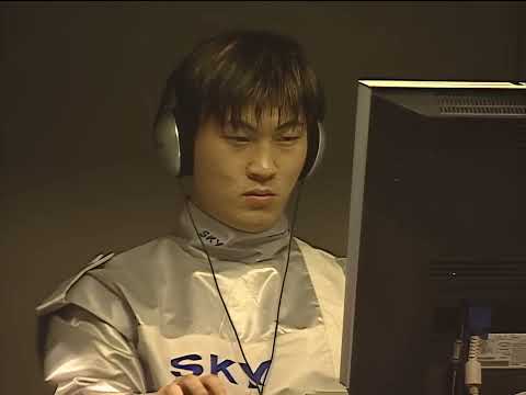 AI 업스케일 | [2001.12.28] 2001 SKY배 <strong>온게임넷</strong> 스타리그 결승전 4경기 (크림슨 아일즈) 김동수(Protoss) vs 임요환(Terran)