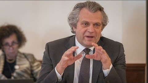 Chancellor Diermeier unveils new research to multidisciplinary faculty group