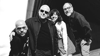 Pixies - Um Chagga Lagga (Live at Les Vieilles Charrues 2016)