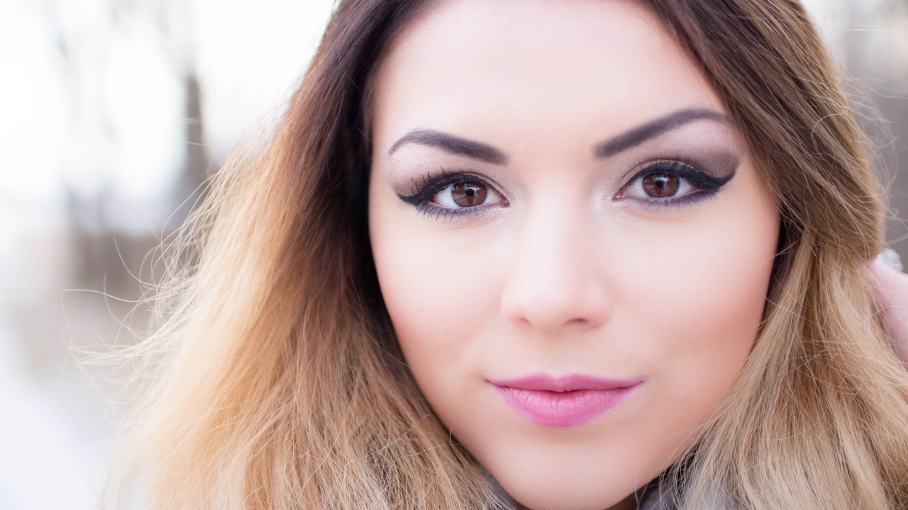 Natural Contour with Winged Liner | Neutral Smokey Eye