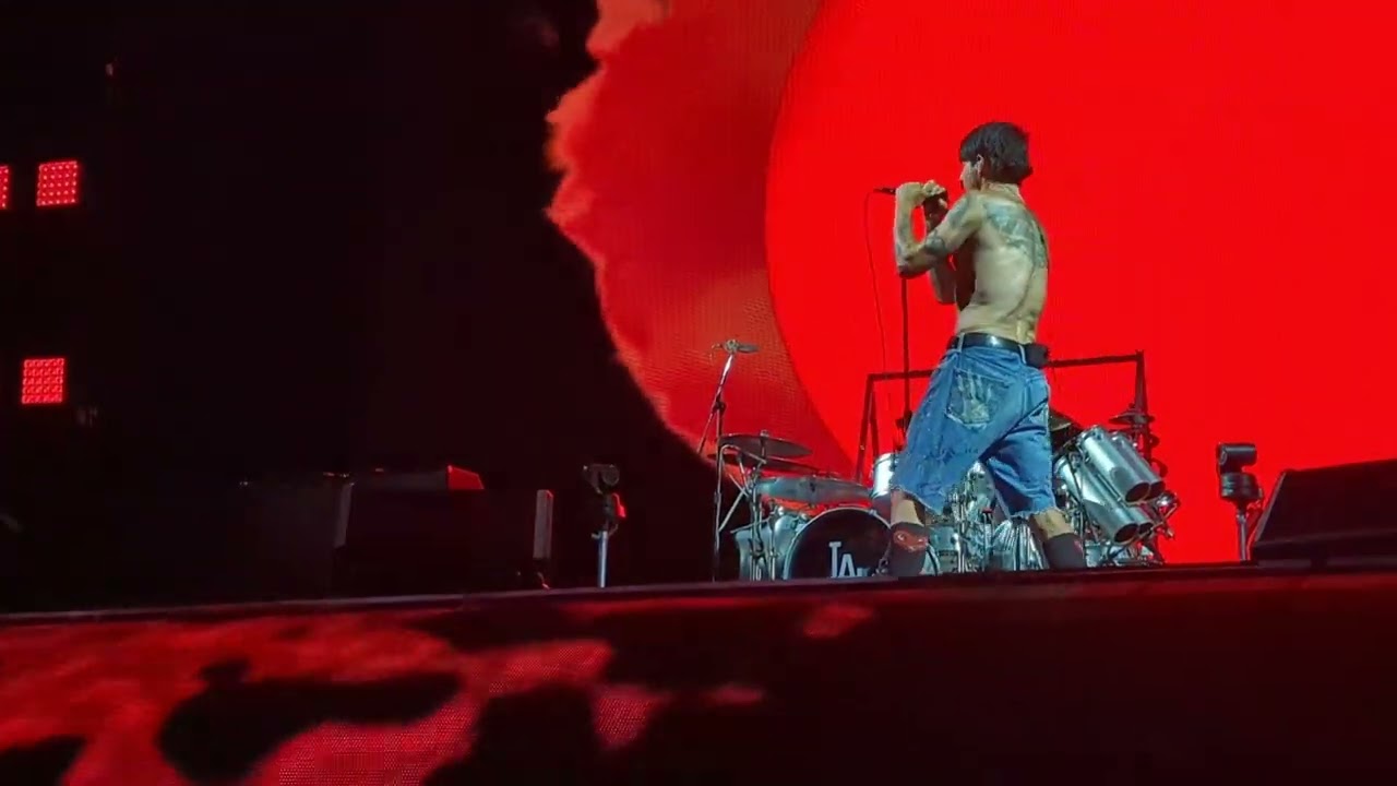 Black Summer Red Hot Chili Peppers Sevilla 4 Jun 22 Youtube