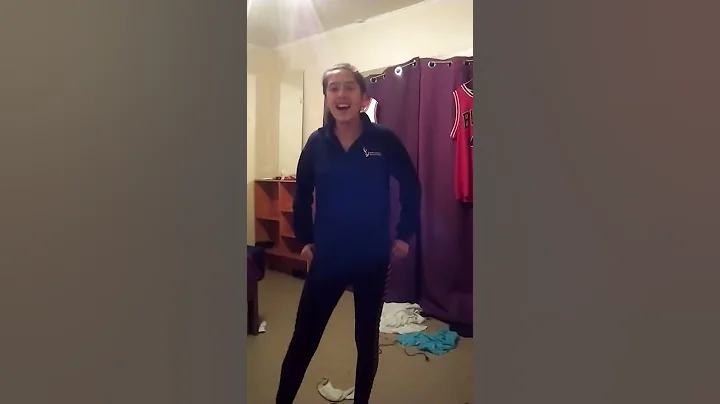 Amber singing rolling in the deep by Adel