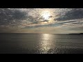 増穂ヶ浦海岸 波打ち際 うろこ雲の中の太陽