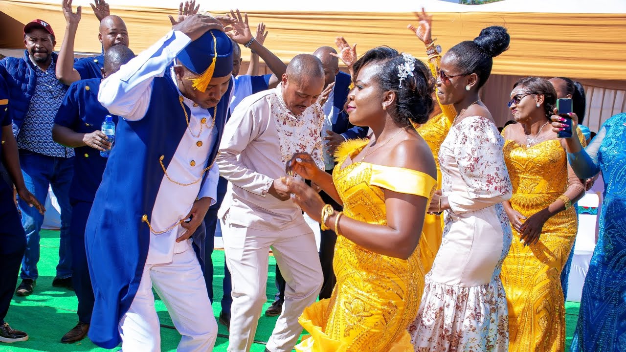 Jionee Wakamba wakiamua kuzikwenda Kadogo moves Muumandu with Mc Toto