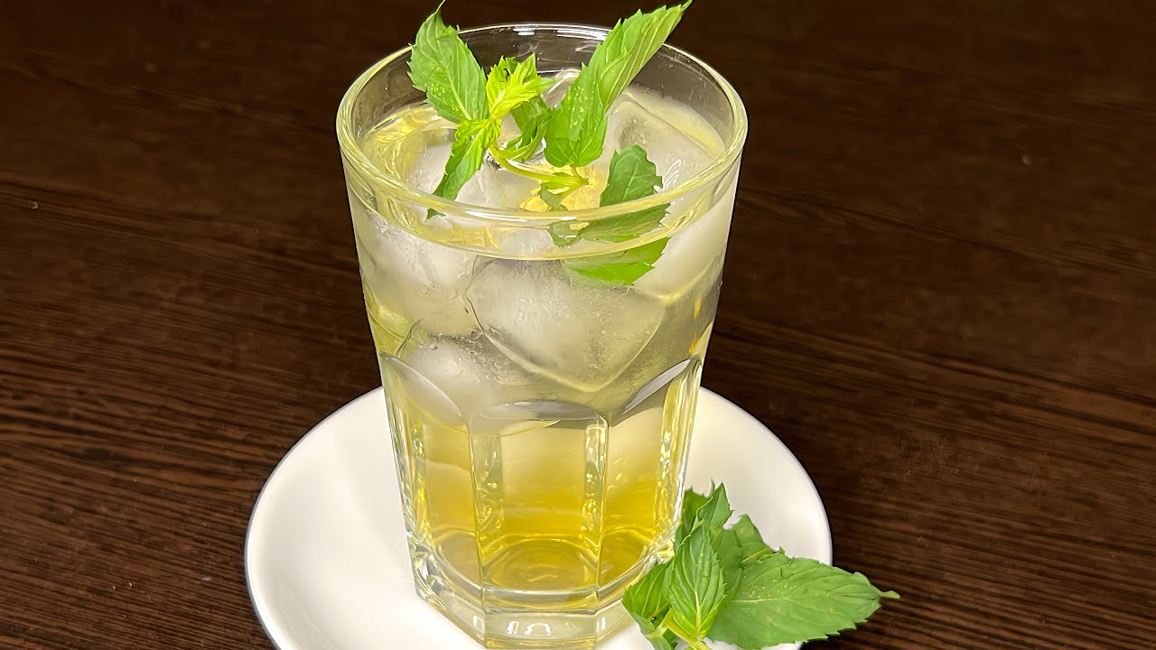 Homemade mint syrup!                                                the easiest mint drink recipe!