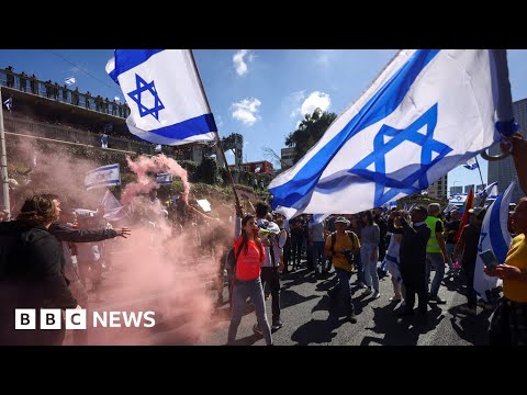 Israeli mass protests against reforms block roads and airport – BBC News