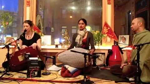 Hanuman Chalisa with Lily Cushman