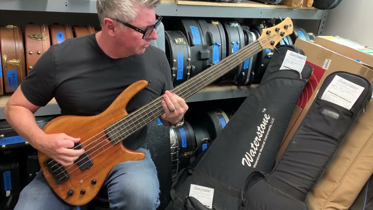Roscoe Century Standard Plus 5M Fretless