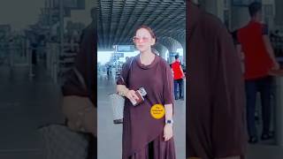 Manisha Koirala Clicked At Mumbai Airport