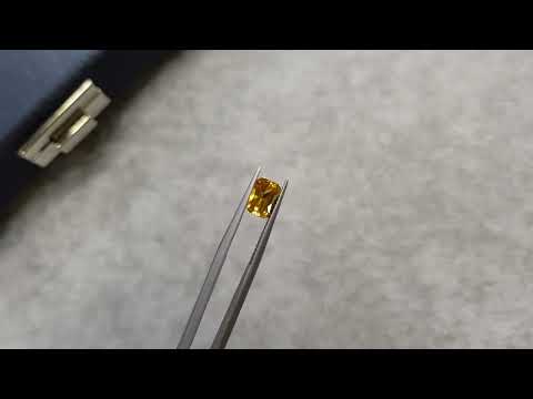 Bright yellow radiant cut sapphire 2.10 ct, Sri Lanka Video  № 2