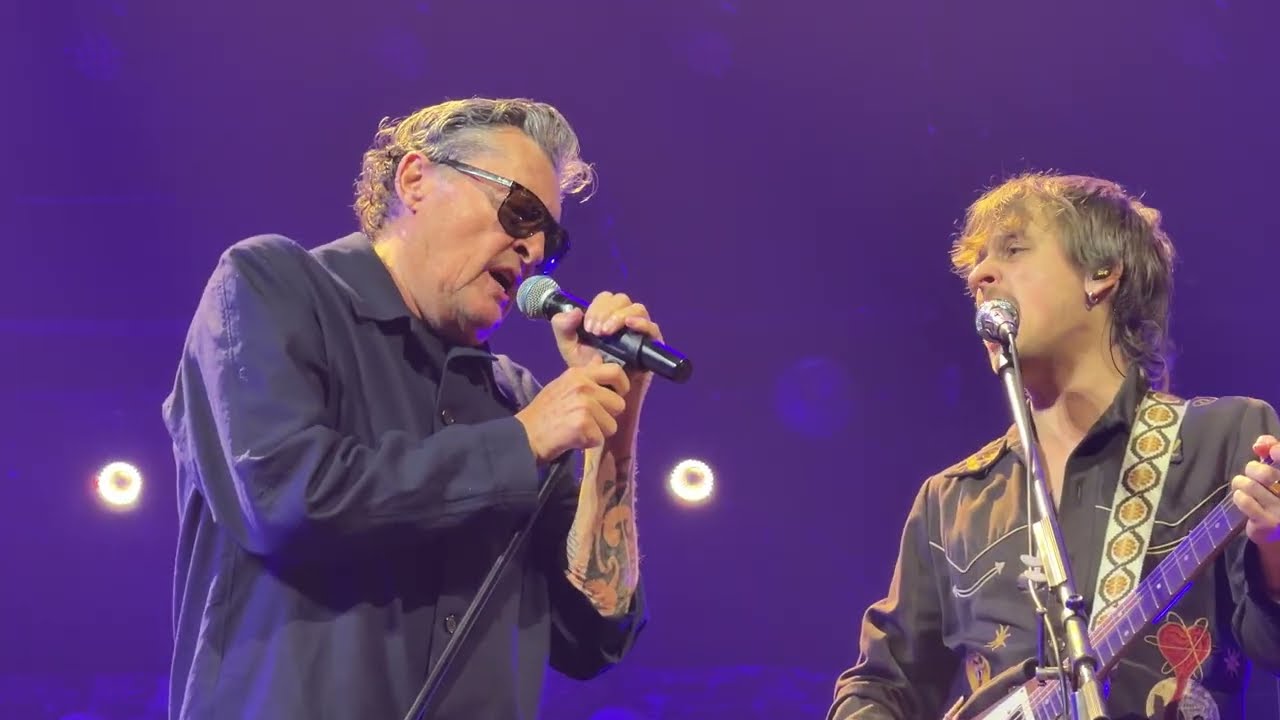 BARRY HAY, RINUS GERRITSEN & DEWOLFF (LIVE @ GOLDEN EARRING ONE LAST NIGHT, AHOY ROTTERDAM)