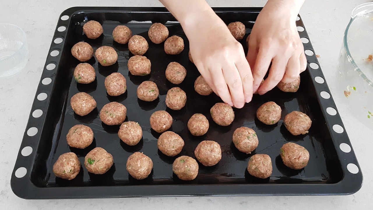 KREMA SOSLU FIRINDA KÖFTE PATATES TARİFİ – Yemek Tarifleri
