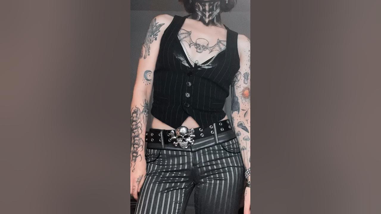 Who am I?π #alternativemakeup #makeuptrends #halloween Who am I?π #alternativemakeup #makeuptrends #halloween