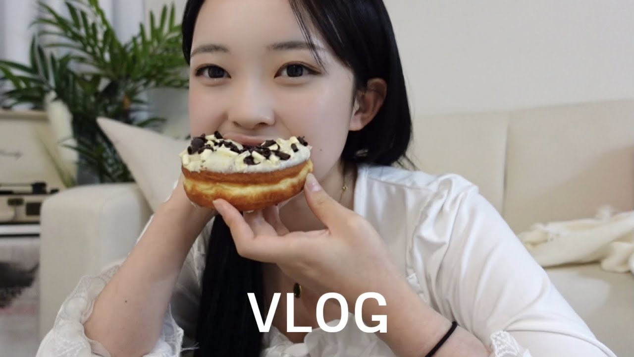 [VLOG] 도넛 냐암~ 오만거 다 하는 브이로그 ㅣ 셀프단발도 함